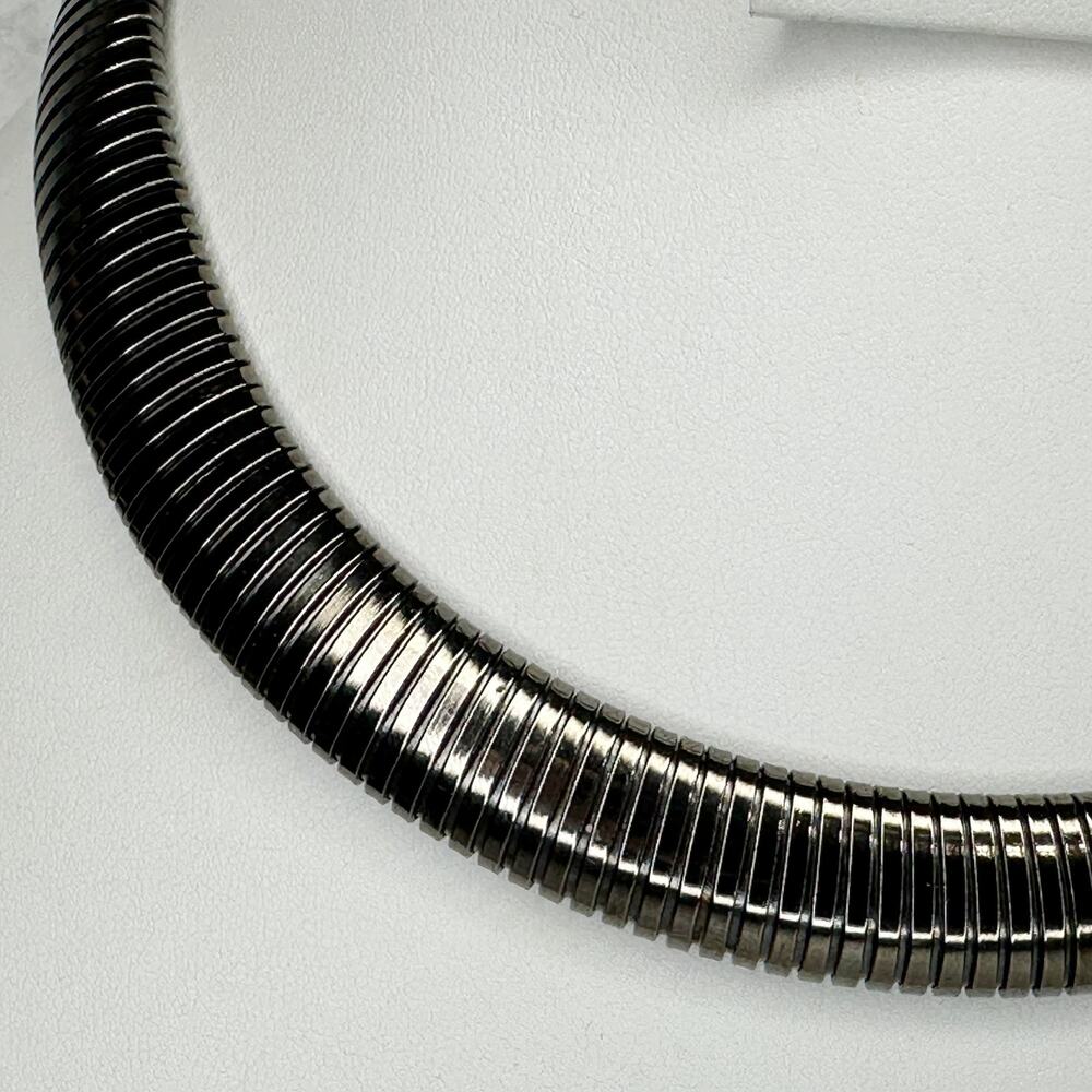 Black Gunmetal Coil Choker Necklace ✨ - Picture 4 of 10